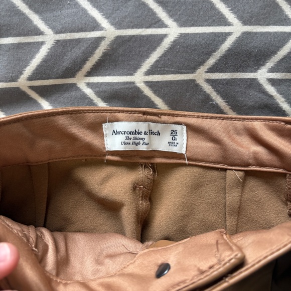 Abercrombie & Fitch Tan Flare Leather Pants Size 0 / 25S - Picture 7 of 11
